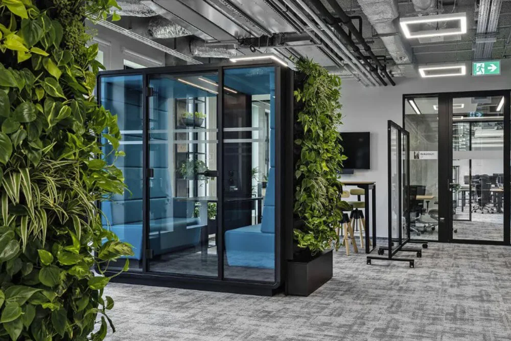 Hushoffice HushMeet enclosed meeting pod
